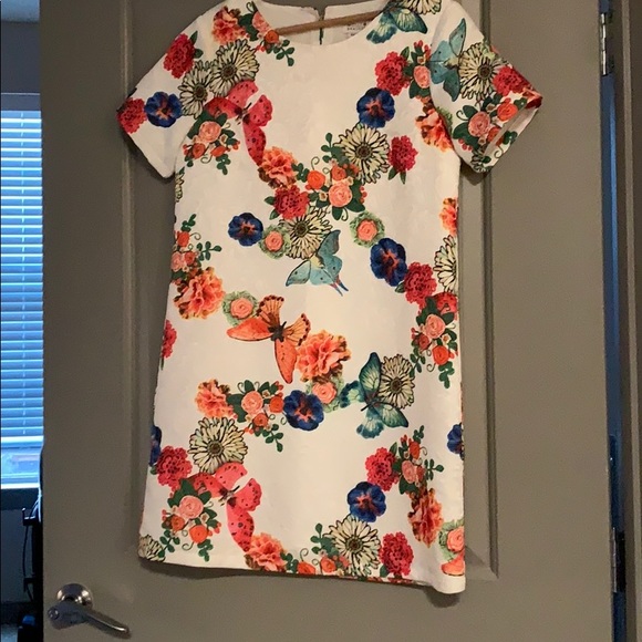 🆕! This dress is gorgeous and the mannequin isn’t doing it justice 🙈 - Picture 2 of 5